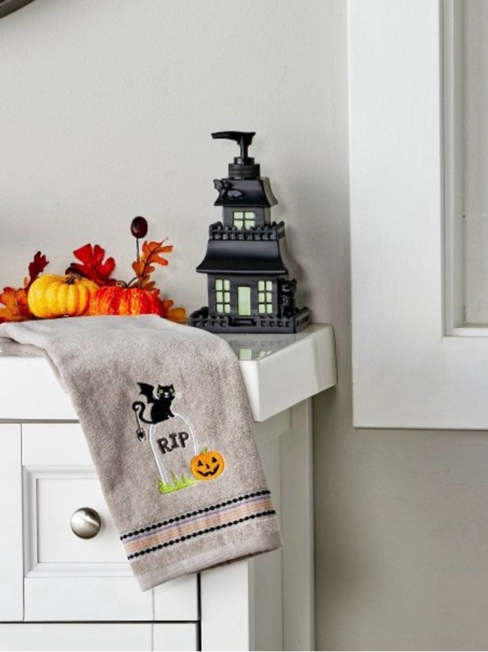Halloween Haunted House Glow in the Dark Soap Dispenser EUC